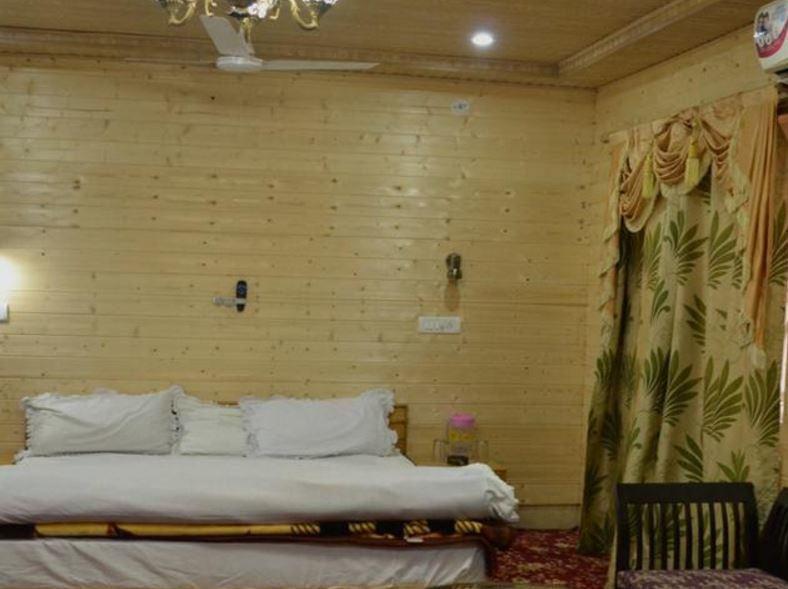Hotel Grg Residency Srīnagar Buitenkant foto